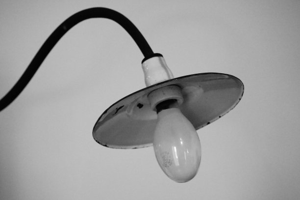 黑白工业灯具图片下载