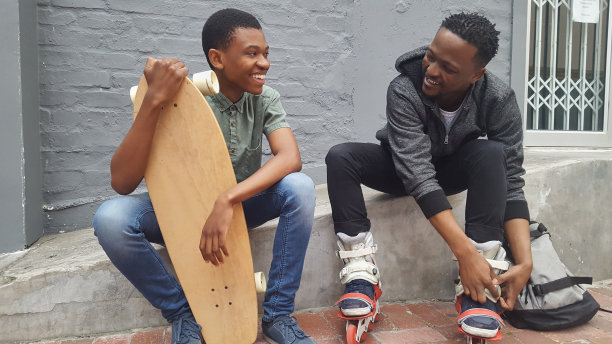 滑冰的伙伴图片下载