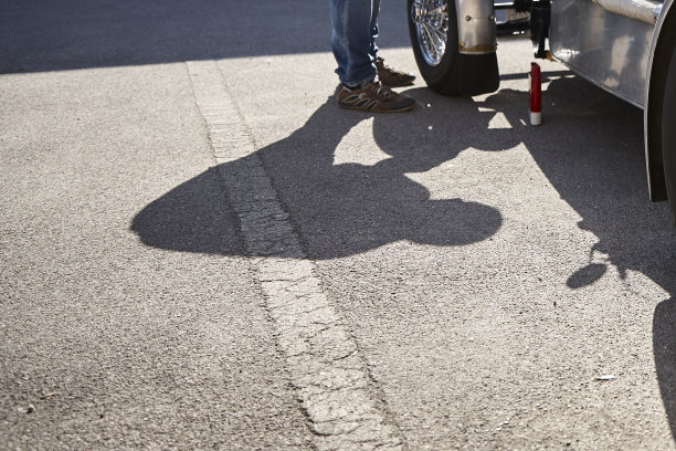 洗车人的影子图片下载