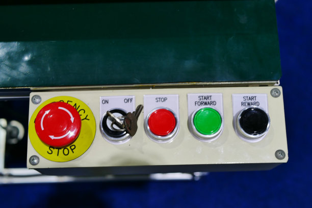 电气控制面板包含开关按钮图片下载