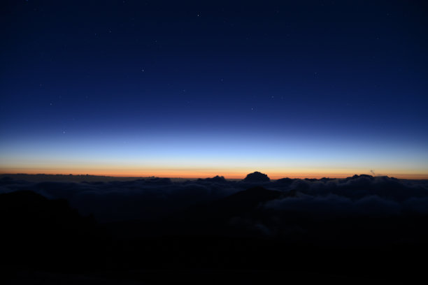 哈雷阿卡拉火山口的破晓图片下载