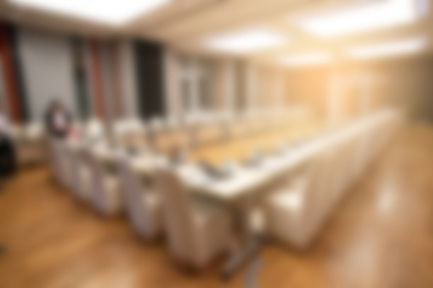 背景模糊的会议室或研讨会会议室。图片下载
