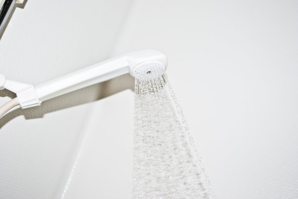 淋浴喷头流水图片下载