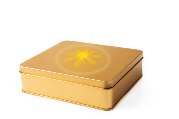 中秋、合家团圆、赏月、品茶、月饼、金色礼盒、白色背景图片下载