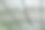 工厂的屋顶从内部有一盏明亮的灯。图片下载