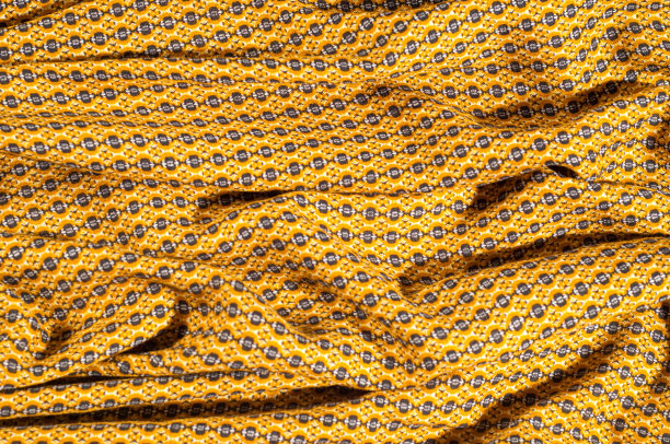 棉织物是棕色的，带有圆圈图案。光滑别致但仍然狂野的一面，不要错过这款Python印花弹力棉缎图片下载