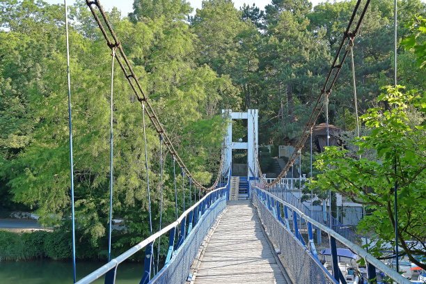 乌兰河上的吊桥图片下载