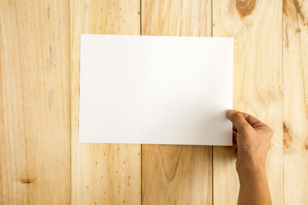 手拿着纸图片下载