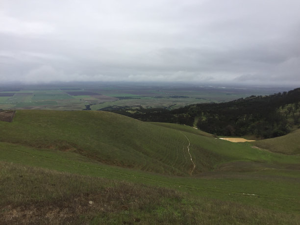 阴天青山图片下载