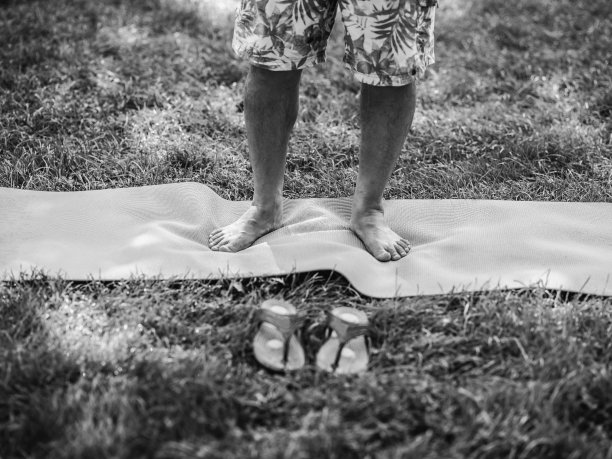 老年人在公园锻炼图片下载