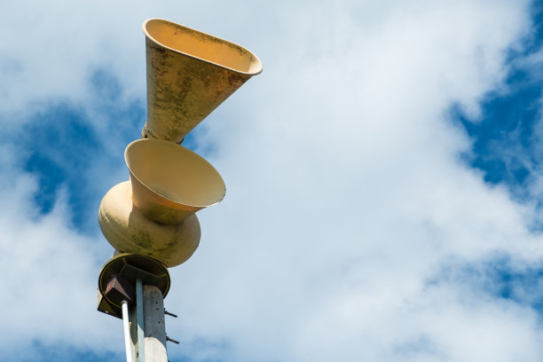老式机械民防警报器，又称空袭警报器或龙卷风警报器图片下载
