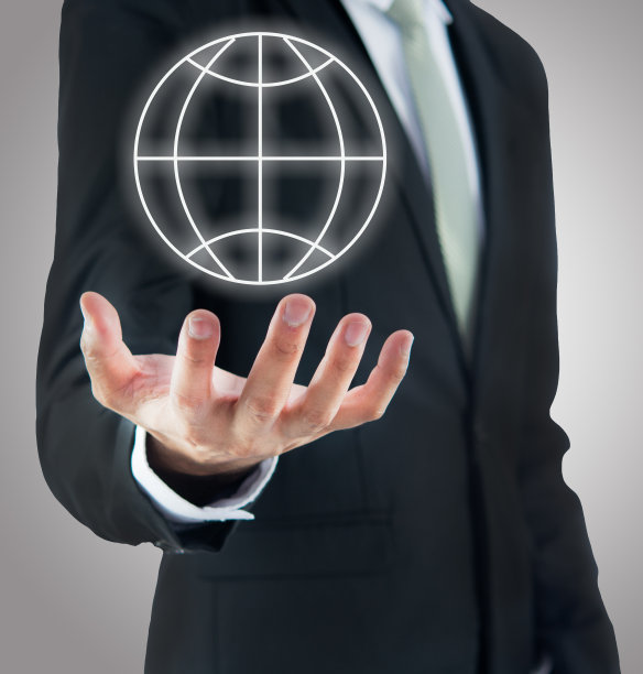 商人手握地球图标站姿图片下载