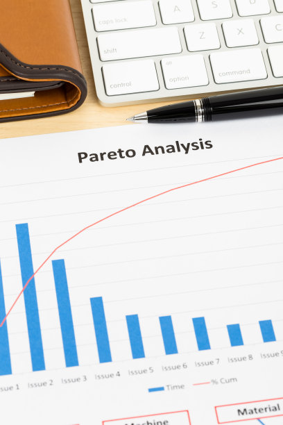 帕累托原则的商业分析计划与笔，键盘图片下载