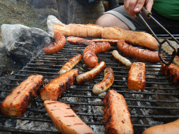 烤肠上有香肠图片下载