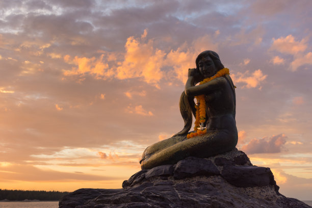 宋卡金色美人鱼雕像图片下载