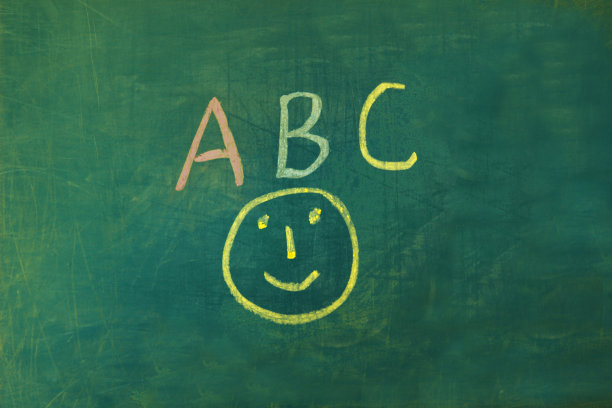 ABC写在黑板上图片下载