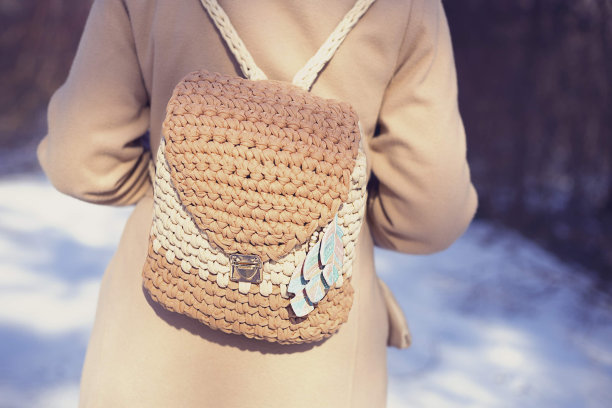 给一个女孩织了个女背包。图片下载