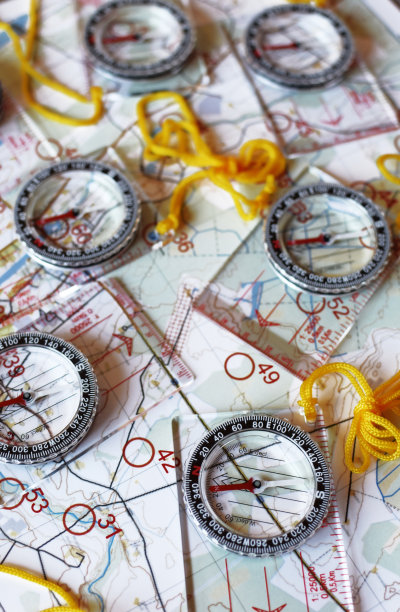 几支透明塑料圆规图片下载