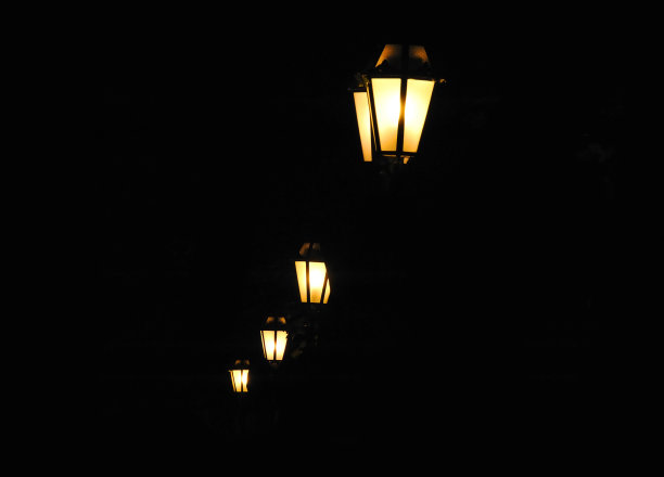 黑暗中的街灯图片下载