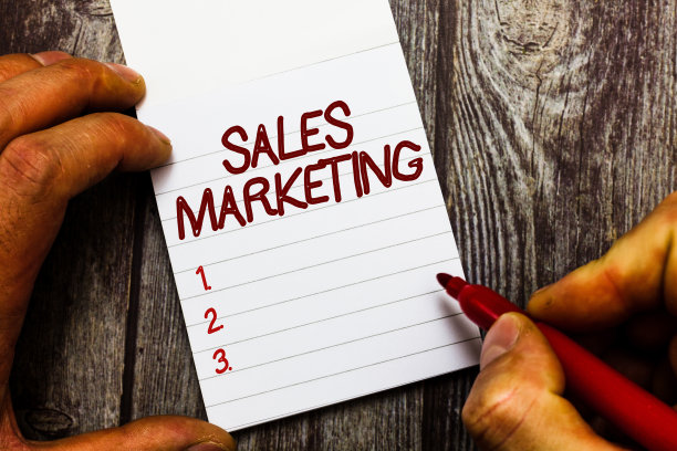 文字标志显示销售市场。介绍产品或服务以便被购买的概念性照片图片下载