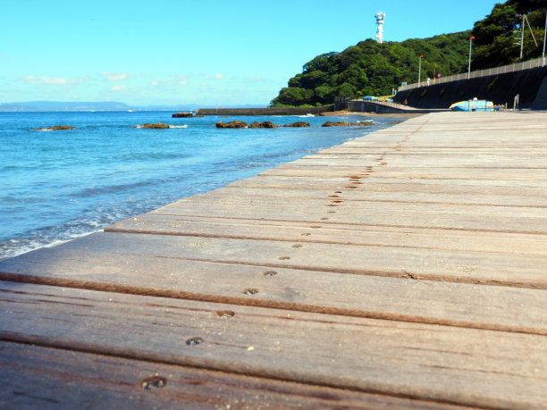 木板路在海滩上，横川，日本图片下载