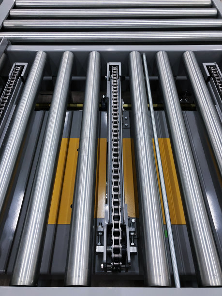 输送链、输送带在无尘室生产线上。图片下载