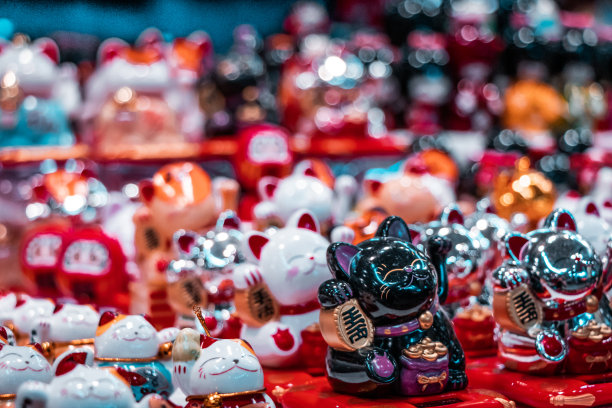 Orinetal出口及全球市场，详细介绍在欧洲市场销售的幸运猫和猫颈猫。图片下载