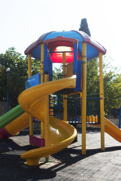 丰富多彩的游乐场设备图片下载