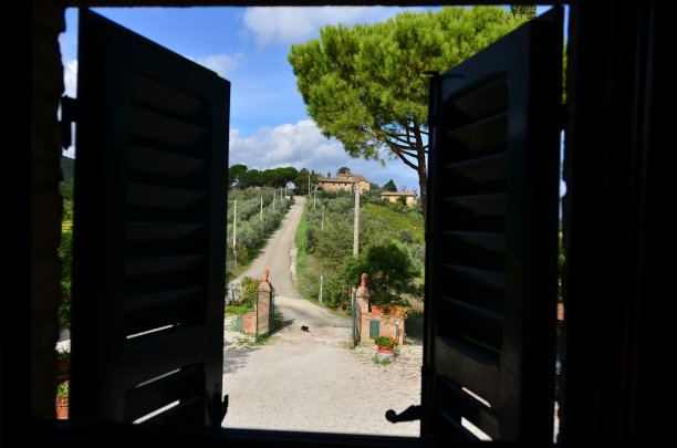 在托斯卡纳有风景的房间图片下载