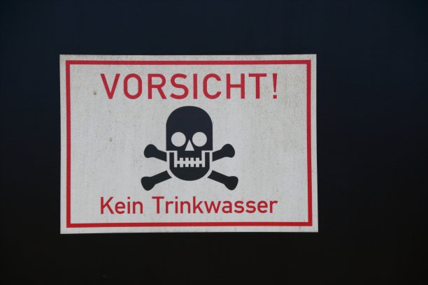 上面有骷髅头但没有饮用水图片下载