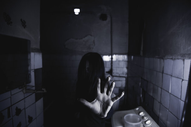 长头发的僵尸女孩图片下载