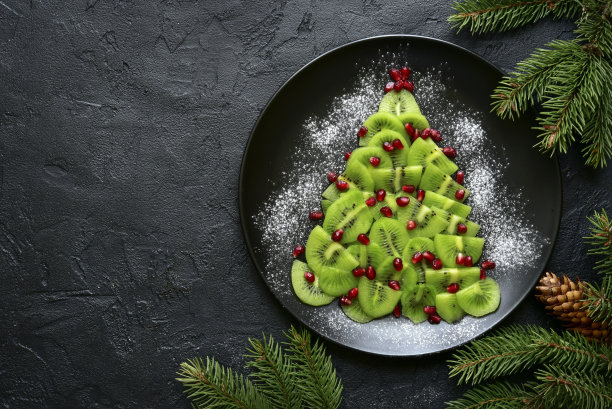 猕猴桃切片制成的可食用圣诞树图片下载