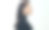 戴着耳机的黑衣女人图片下载