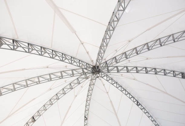 金属框架上的遮阳篷织物图片下载