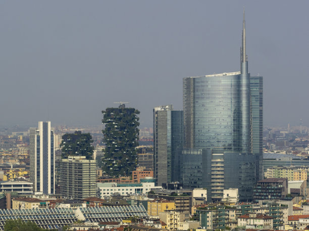 摩天大楼在米兰图片下载