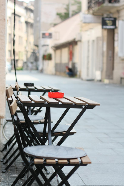 人行道咖啡馆户外座椅图片下载