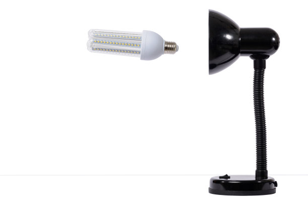 Led灯在关闭位置与不透明玻璃灯泡。图片下载