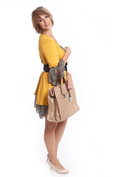 穿着新衣服摆姿势的女人图片下载