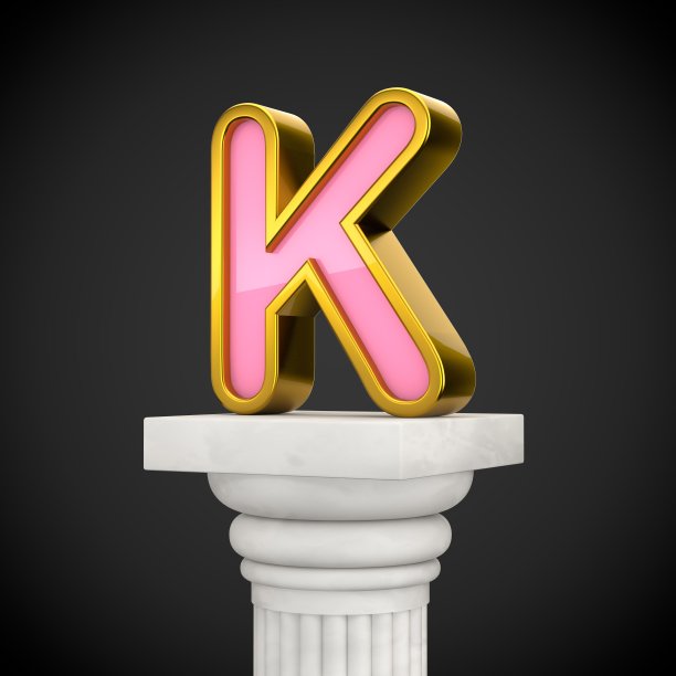 金色的大写字母K在白色柱上孤立在黑色背景上。图片下载