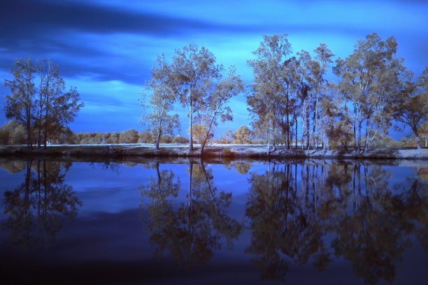 瓦兰巴河纳比亚克背景红外图片下载