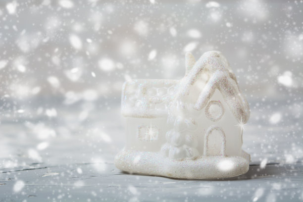 玩具冬天的房子有雪，神奇的圣诞节时间图片下载