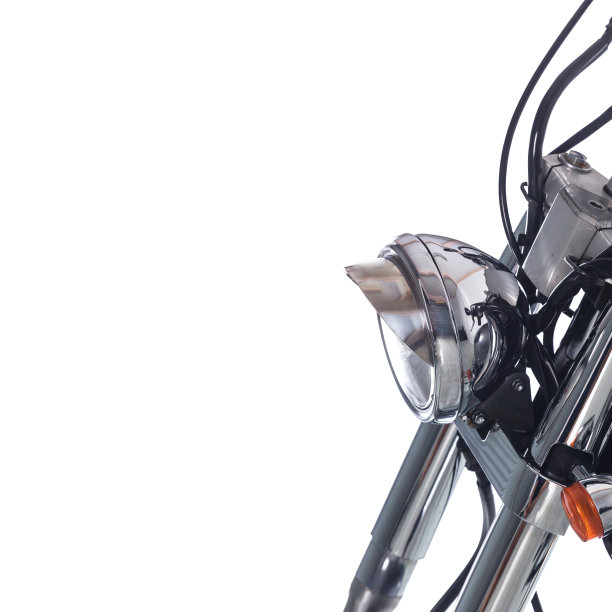 近距离的前灯上的老式摩托车在白色的背景图片下载