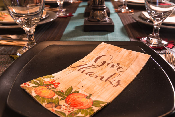 感恩节节日晚餐布置图片下载