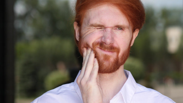 牙痛，年轻设计师牙痛图片下载