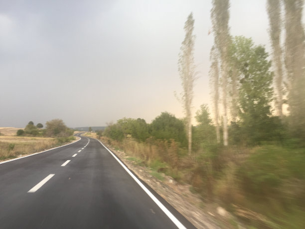 在自然界中旅行图片下载