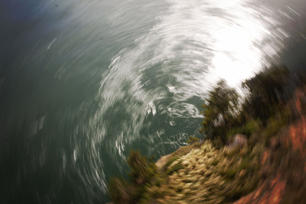 概念艺术自由落体:海崖鸟瞰图图片下载