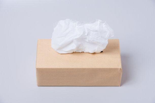 纸巾盒孤立在灰色背景图片下载