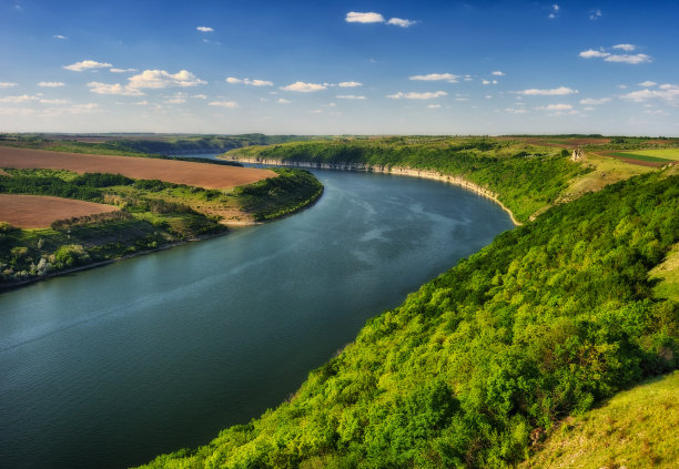 德涅斯特河上的日落图片下载