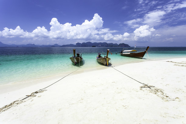 美丽的海滩和蓝天图片下载