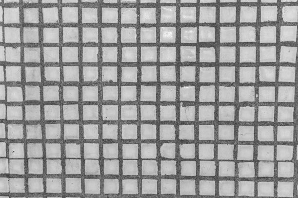 小方砖砌成的墙。黑白背景。图片下载